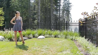 Chesty blondie in a summer sundress is tugging in the park and bellowing from sheer pleasure while nutting