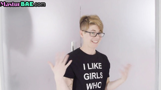 Busty lesbian models fingering and pussylicking