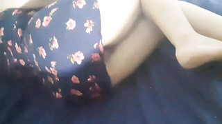 MI PRIMA d. EN VESTIDO RICO DE COLORES