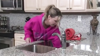 Blondie gal got stuck in the kitchen so her step- sonny used an chance to poke her