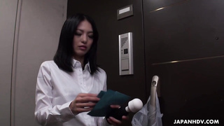 Chinese housewife with enormous cupcakes, Miriya Hazuki is using a vibro to make herself spunk