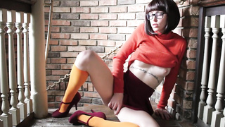Wild Velma is alone at home and in the mood to jack until she gets satiated