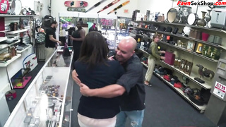 Pawning babe rescued by store manager before bj