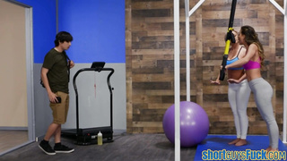 Booty MILF sucks and rides lil guy after fitness