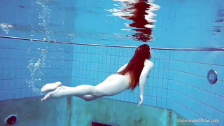 Mariusa got bare and went into the swimming pool, thinking that no one would observe her