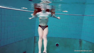 Mariusa got bare and went into the swimming pool, thinking that no one would observe her