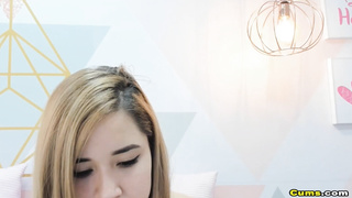 Cute Chick Toying Her Pink Pussy