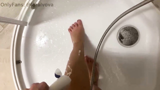 First-Timer stunner is washing her soles in the bathroom, in front of the camera, just for joy